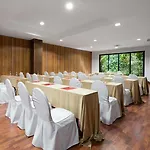 Dorma Agora מלון Caces