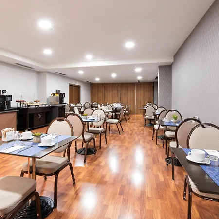 卡塞雷斯伊科斯阿戈拉酒店