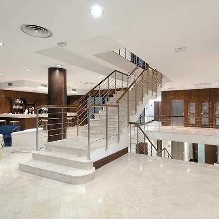 卡塞雷斯伊科斯阿戈拉酒店 4*