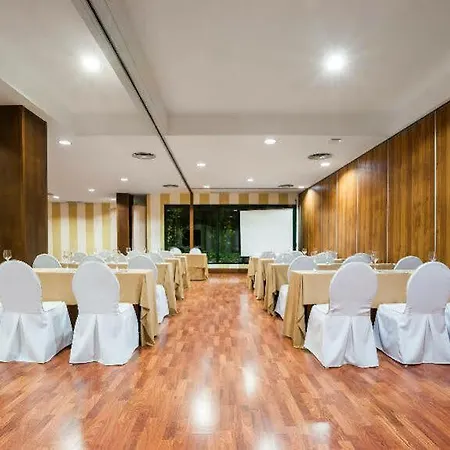 Exe Agora Hotel 4*