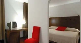 卡塞雷斯伊科斯阿戈拉酒店 4* Caces